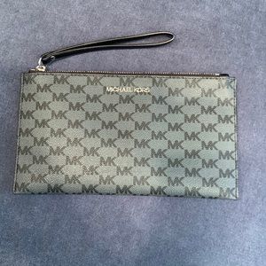 Black Michael Kors Wrist Wallet